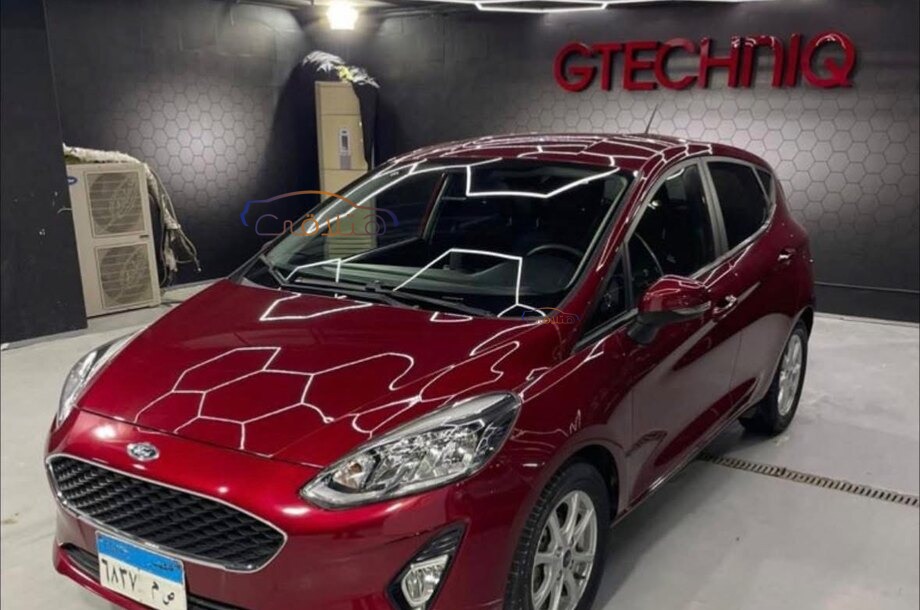 Fiesta Ford احمر