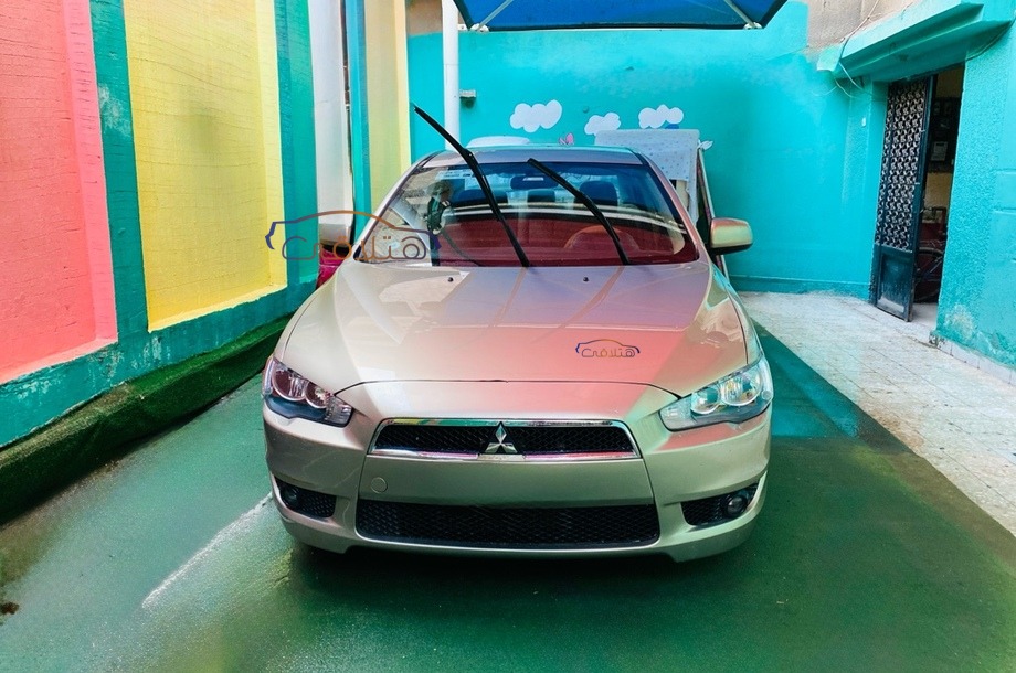 Lancer EX Shark Mitsubishi ذهبي