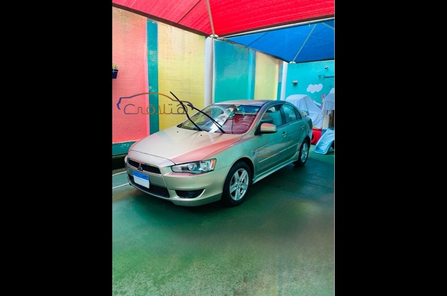 Lancer EX Shark Mitsubishi ذهبي