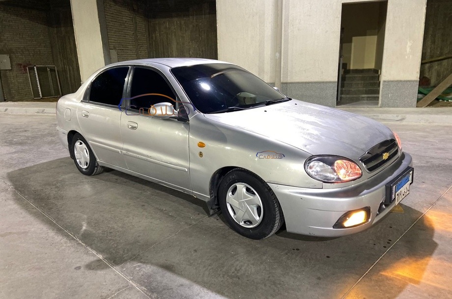 Lanos Chevrolet فضي