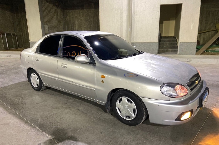 Lanos Chevrolet فضي