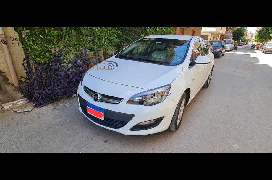 Astra Opel أبيض