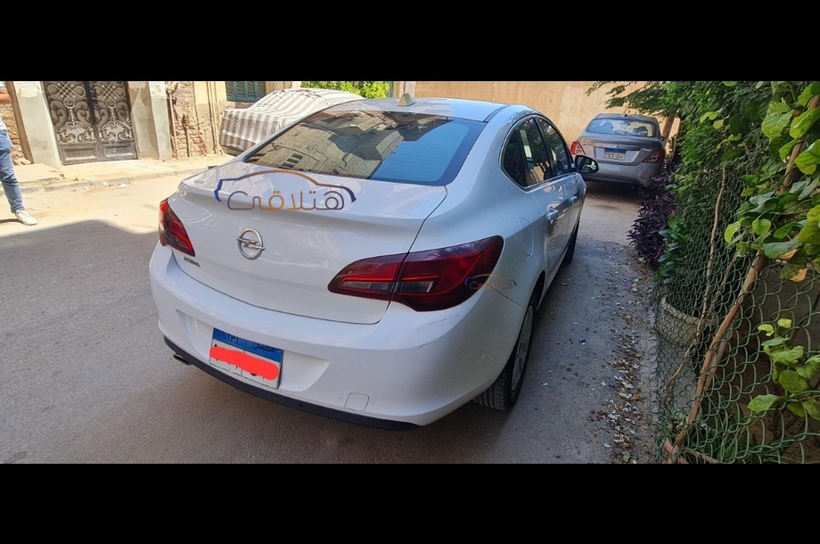 Astra Opel أبيض