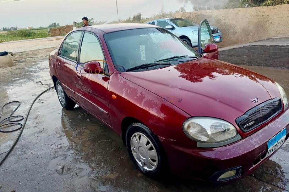 Lanos 2 Daewoo احمر