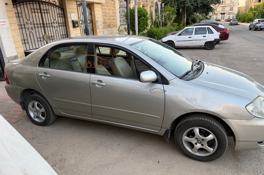 Corolla Toyota ذهبي