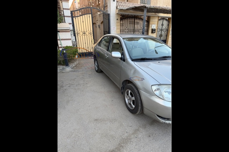 Corolla Toyota ذهبي
