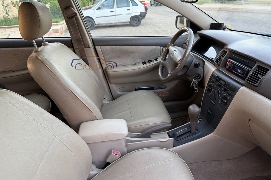 Corolla Toyota ذهبي