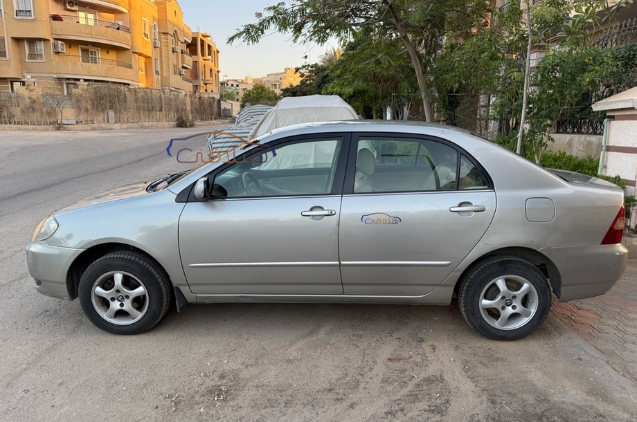 Corolla Toyota ذهبي
