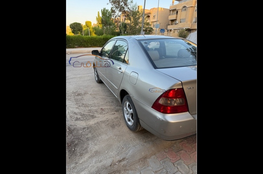 Corolla Toyota ذهبي