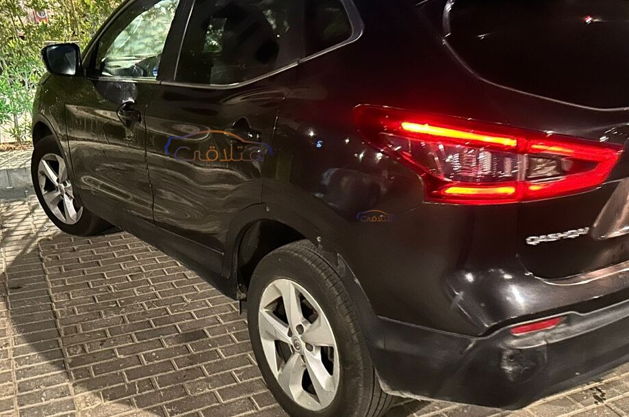 Qashqai Nissan أسود
