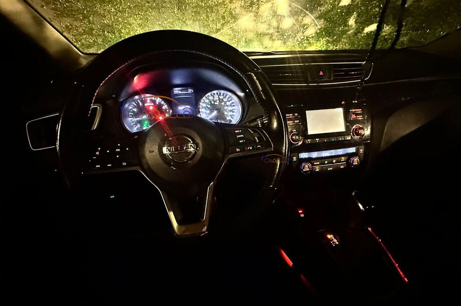 Qashqai Nissan أسود