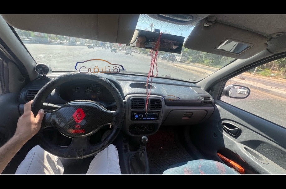 Clio Renault فضي