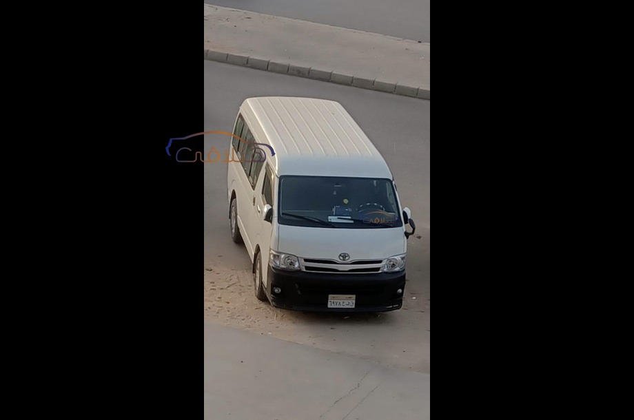 Hiace Toyota أبيض
