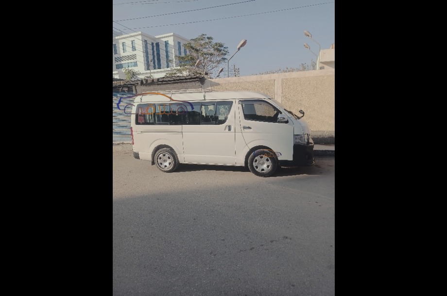 Hiace Toyota أبيض