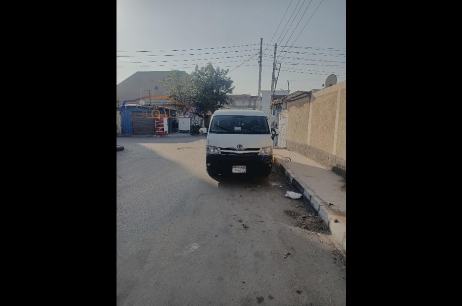 Hiace Toyota أبيض