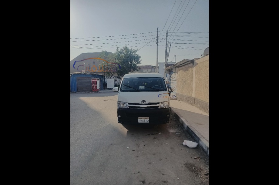 Hiace Toyota أبيض