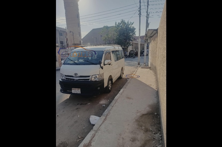 Hiace Toyota أبيض
