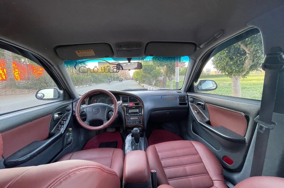 Avante Hyundai أسود