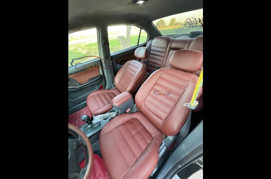 Avante Hyundai أسود