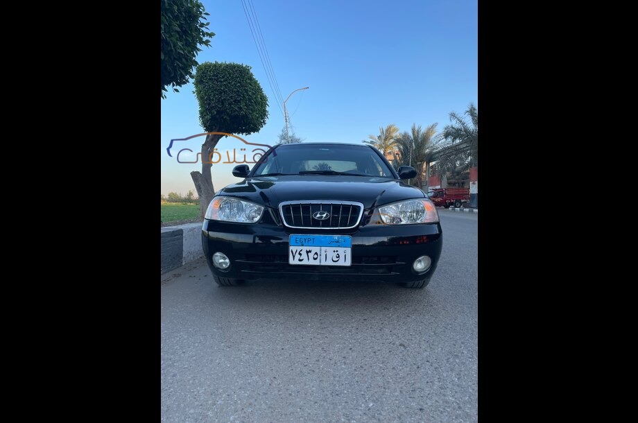 Avante Hyundai أسود