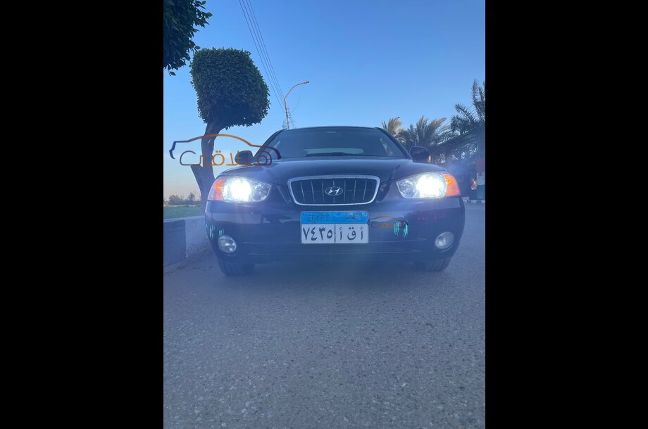 Avante Hyundai أسود