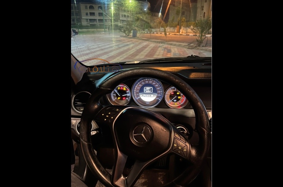 C 180 Mercedes أسود