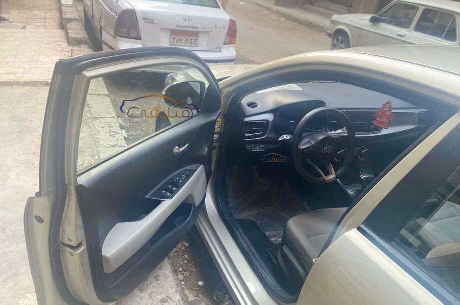 Rio Kia ذهبي