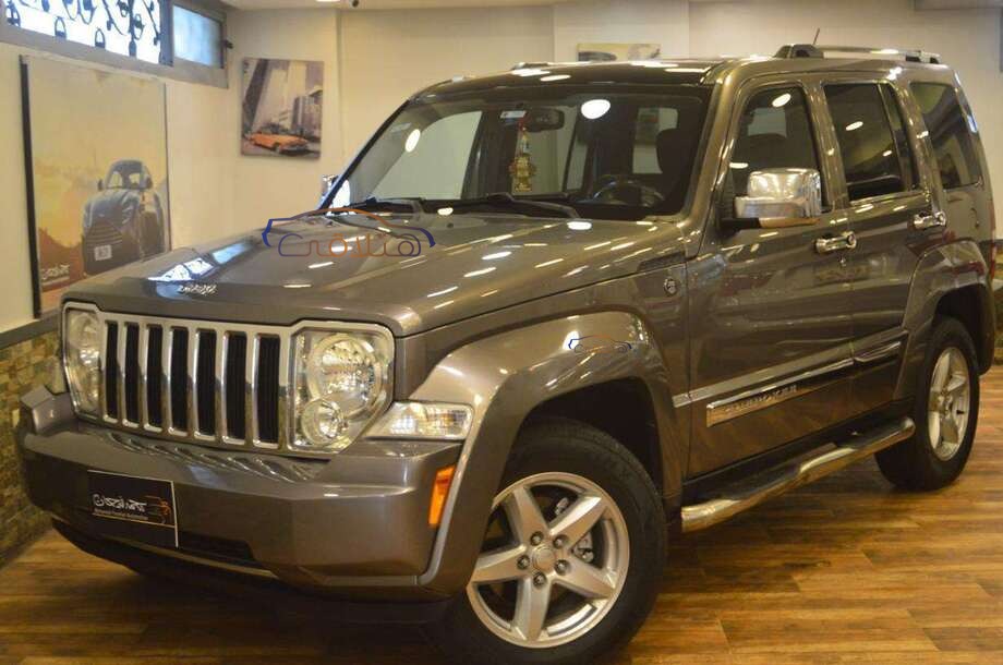 Liberty Jeep رمادي