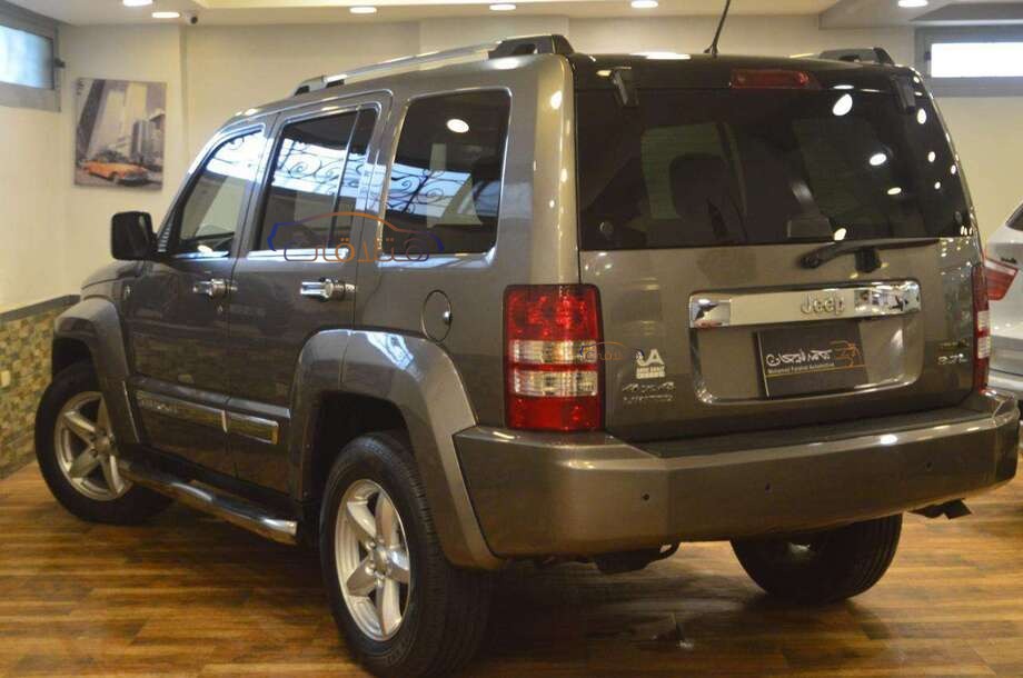 Liberty Jeep رمادي