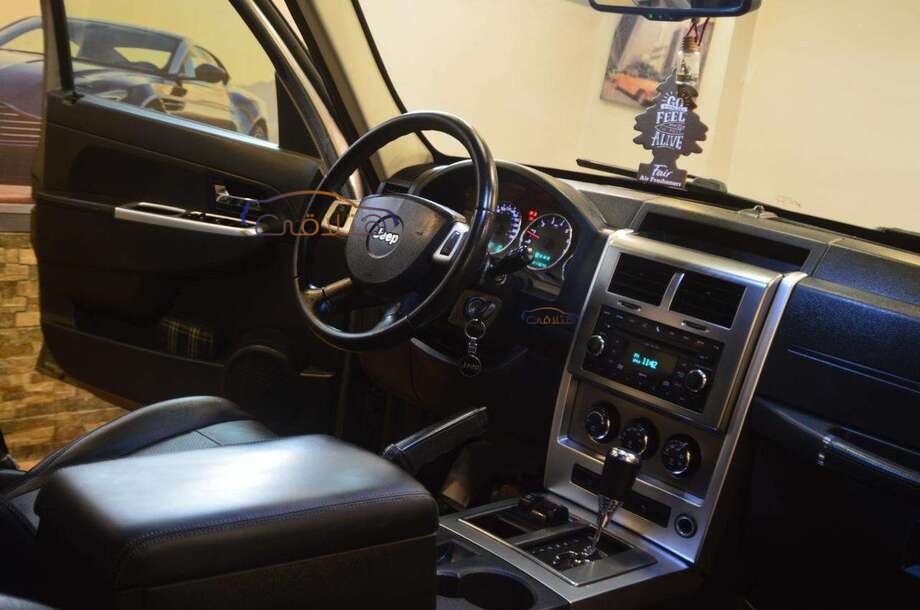 Liberty Jeep رمادي