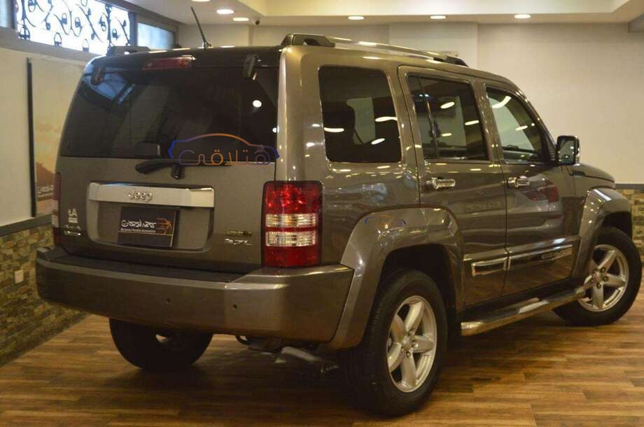 Liberty Jeep رمادي