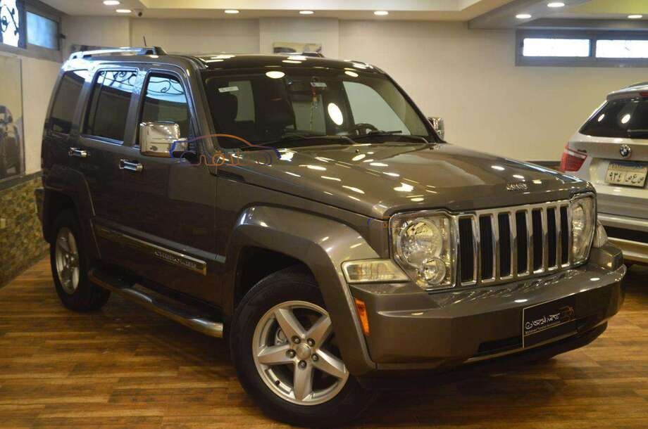 Liberty Jeep رمادي