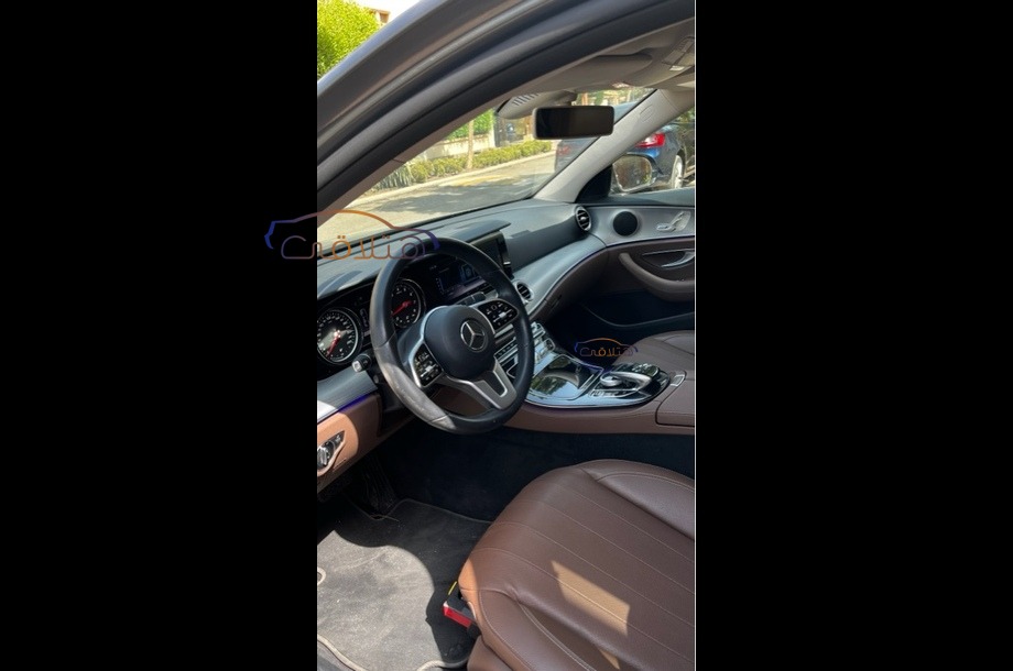 E 200 Mercedes Dark grey