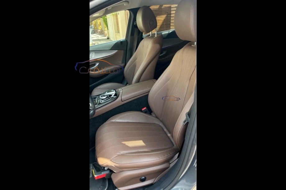 E 200 Mercedes Dark grey