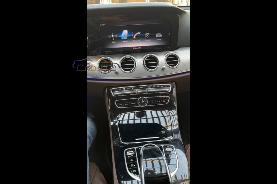 E 200 Mercedes Dark grey