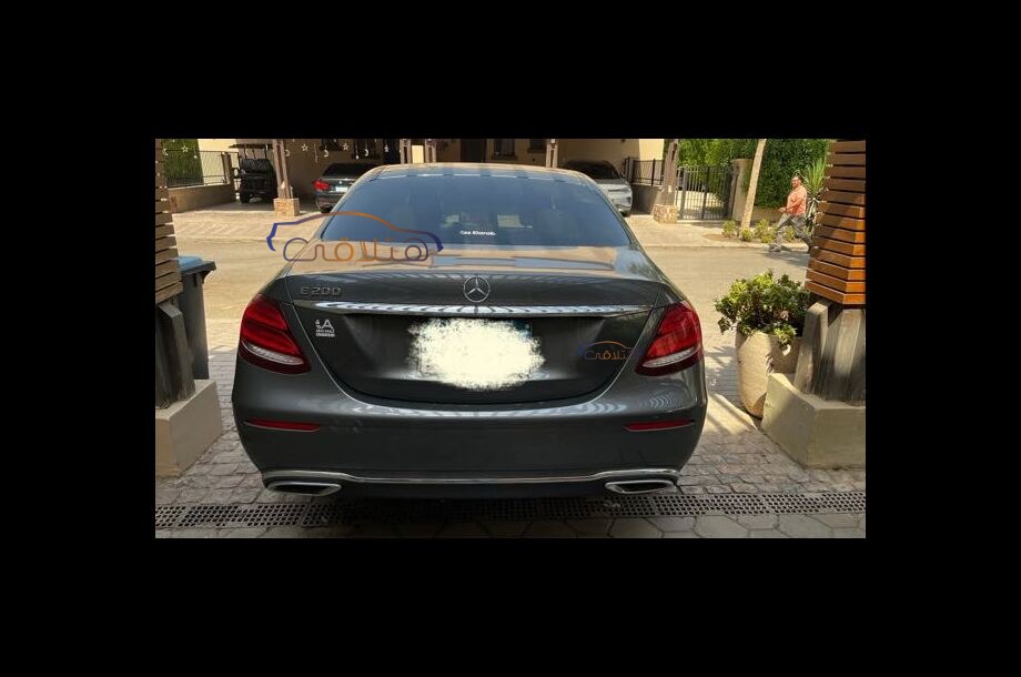 E 200 Mercedes Dark grey