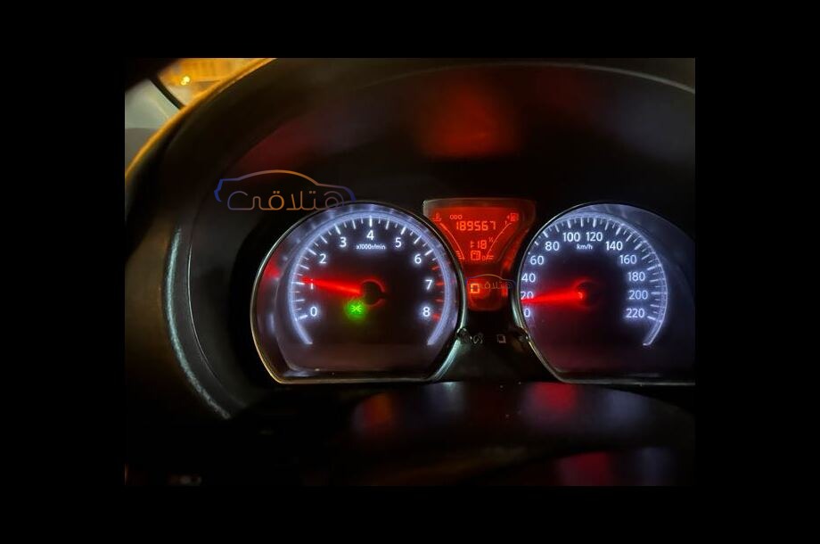 Sunny Nissan أسود