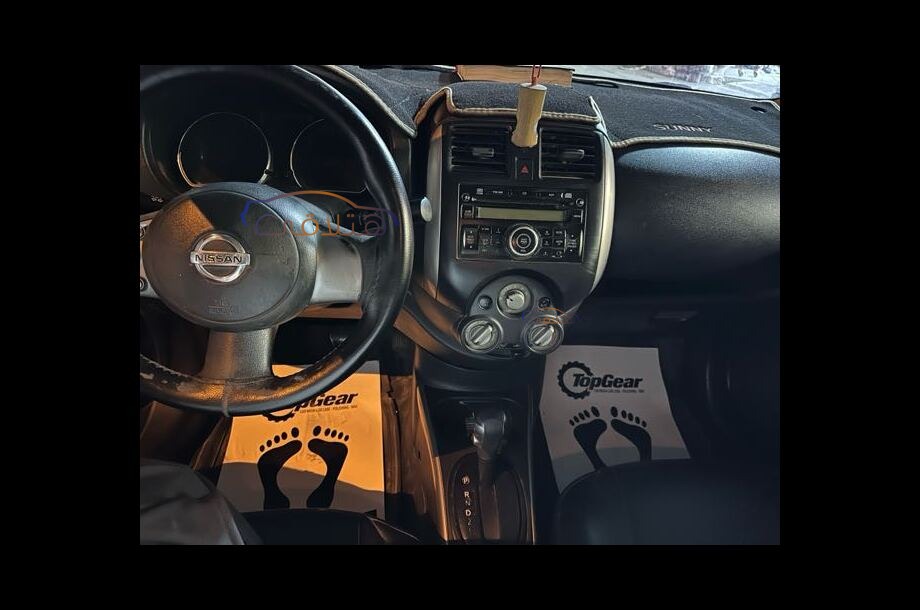 Sunny Nissan أسود