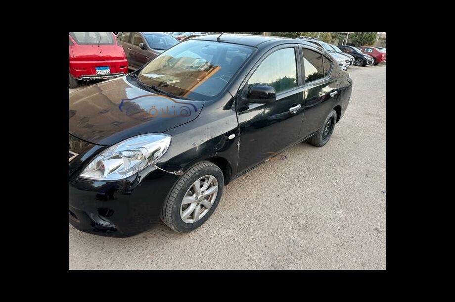 Sunny Nissan أسود