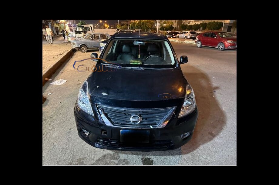 Sunny Nissan أسود