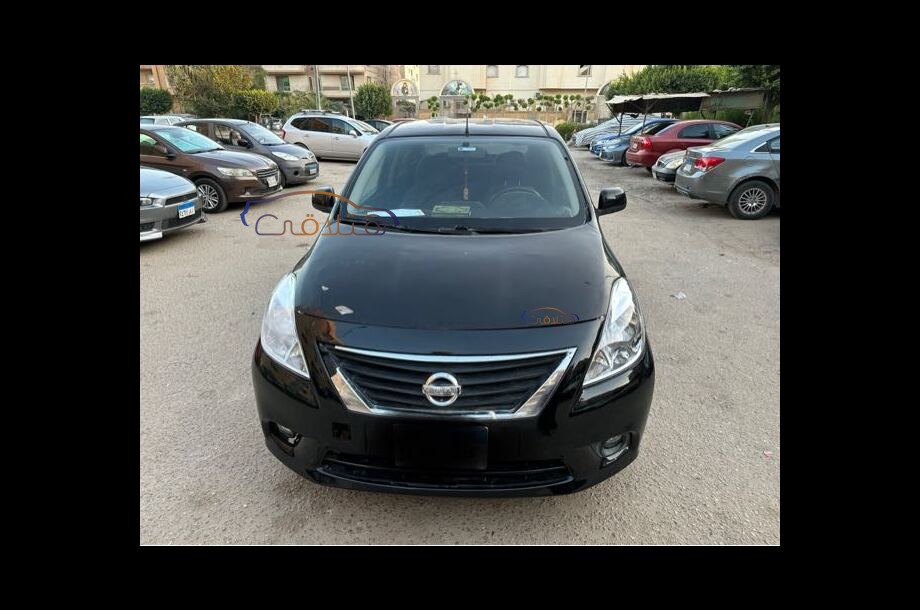 Sunny Nissan أسود