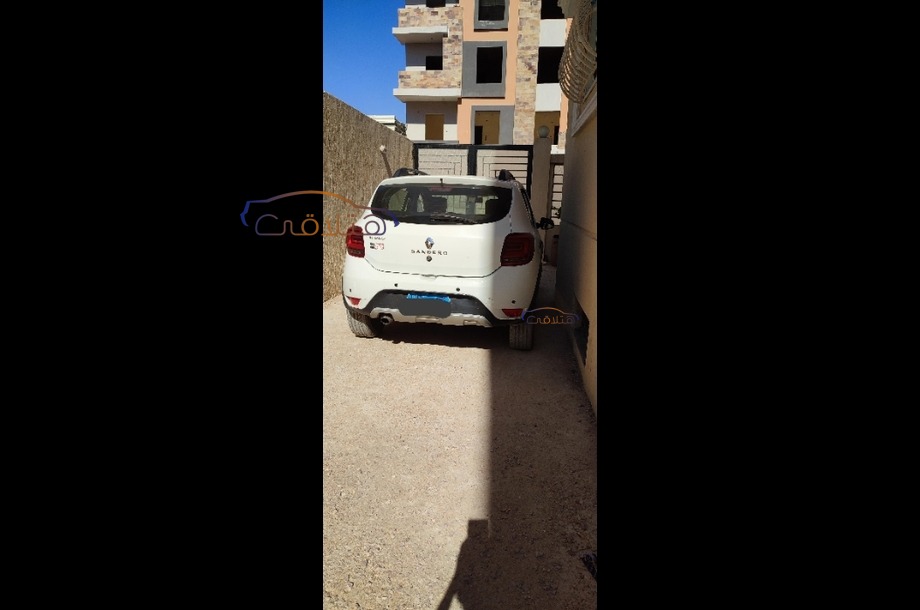 Sandero Renault أبيض