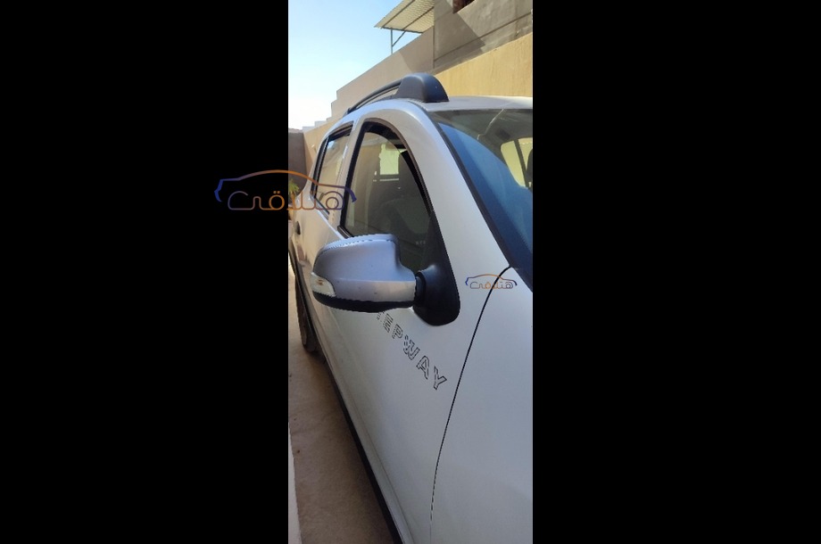 Sandero Renault أبيض