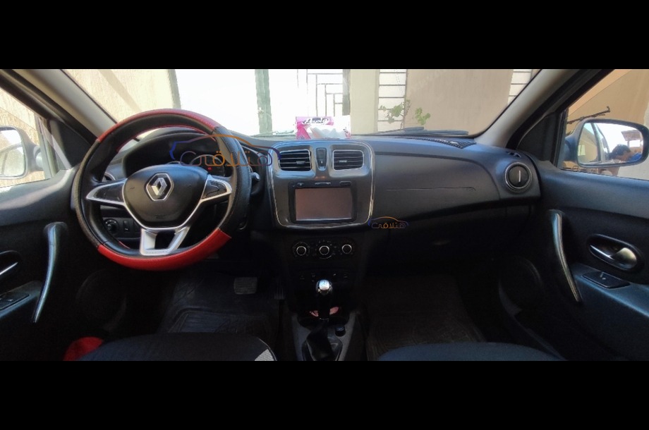 Sandero Renault أبيض