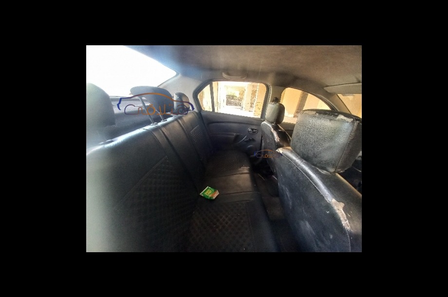 Logan Renault الأزرق الداكن