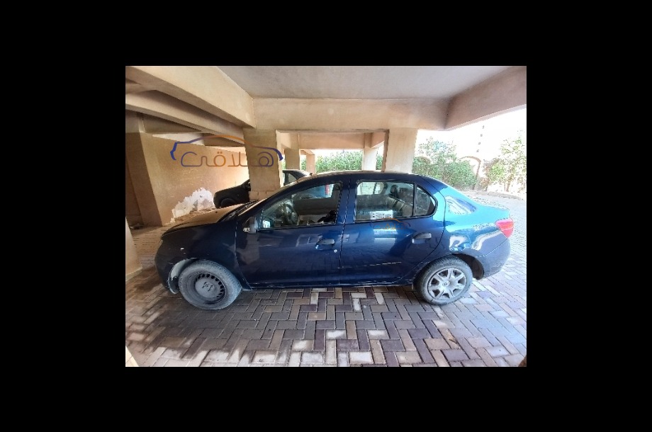 Logan Renault الأزرق الداكن