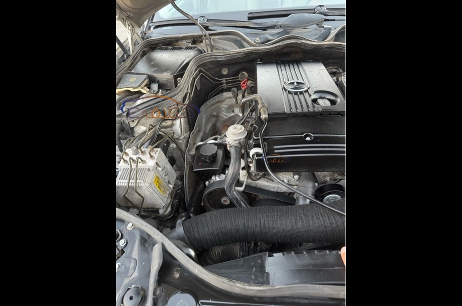 E 200 Mercedes ذهبي