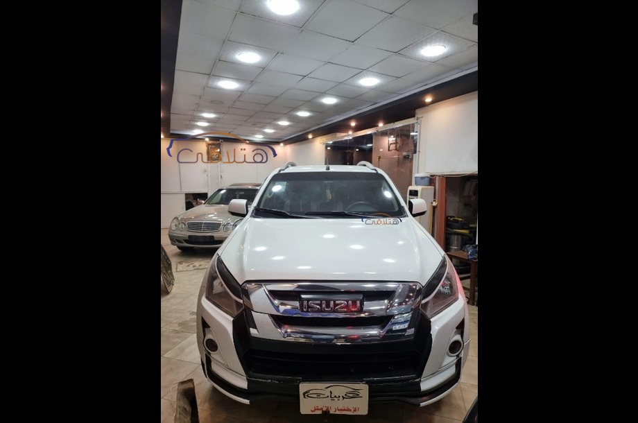 D max Isuzu أبيض