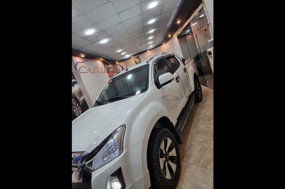 D max Isuzu أبيض