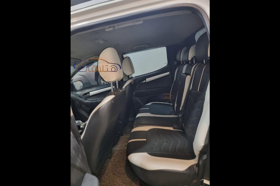 D max Isuzu أبيض